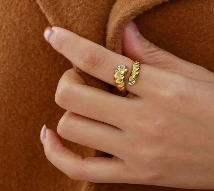 Adjustable Croissant Ring